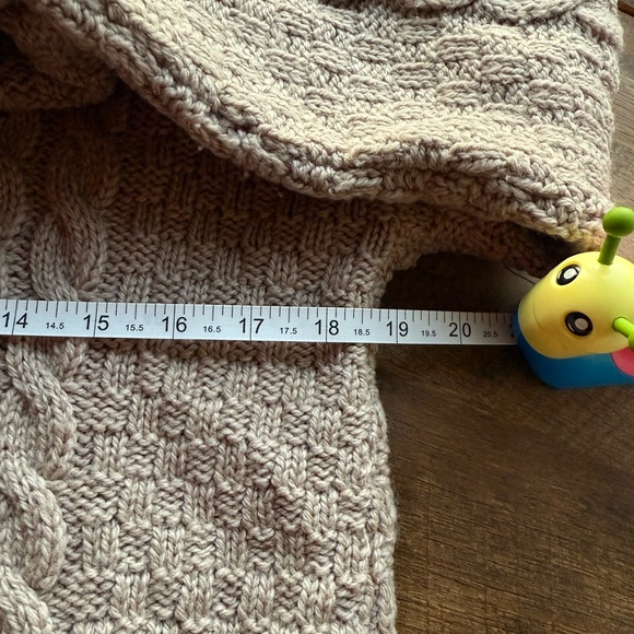 Inis Crafts Beige Cable Knit 100% Merino Wool Cowl Neck Sweater  Women's M - Picture 6 of 7